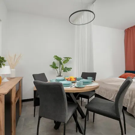 Stylowe Studio Z Parkingiem Blisko Lodz Kaliska By Noclegi Renters Zewnętrze zdjęcie